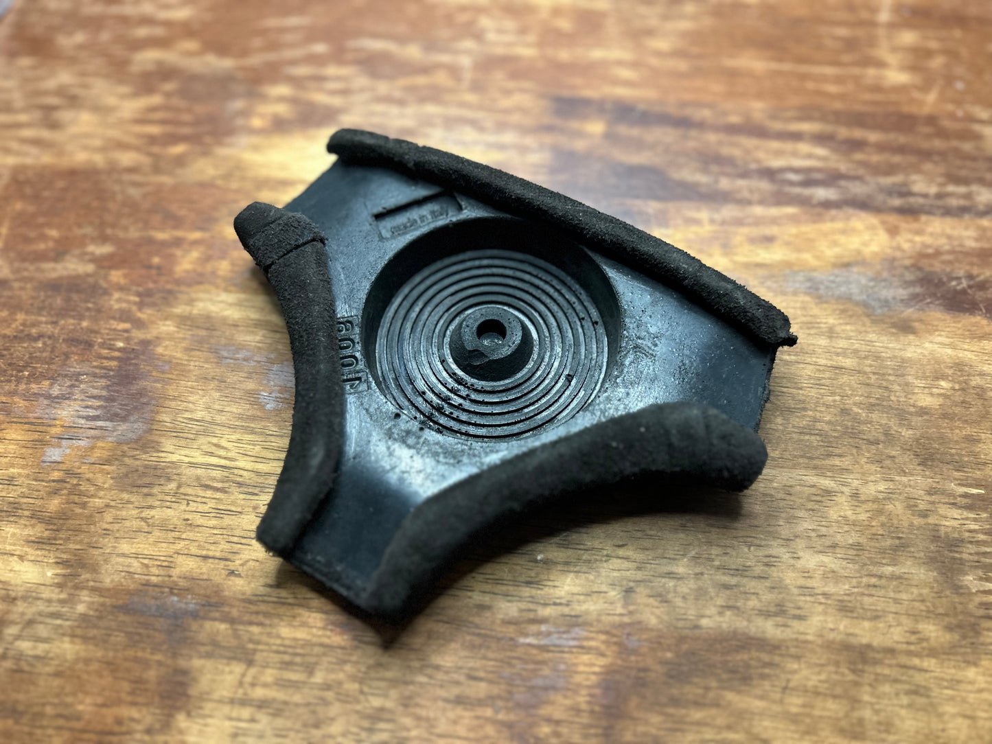 MOMO Suede centre pad to suit MOMO Cobra 3