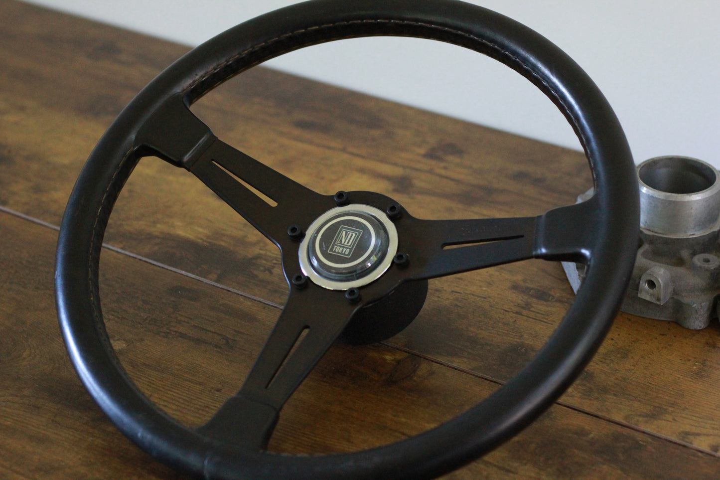 Nardi FET Classic Leather Steering Wheel / Nardi Tokyo Horn Button 365mm - Black