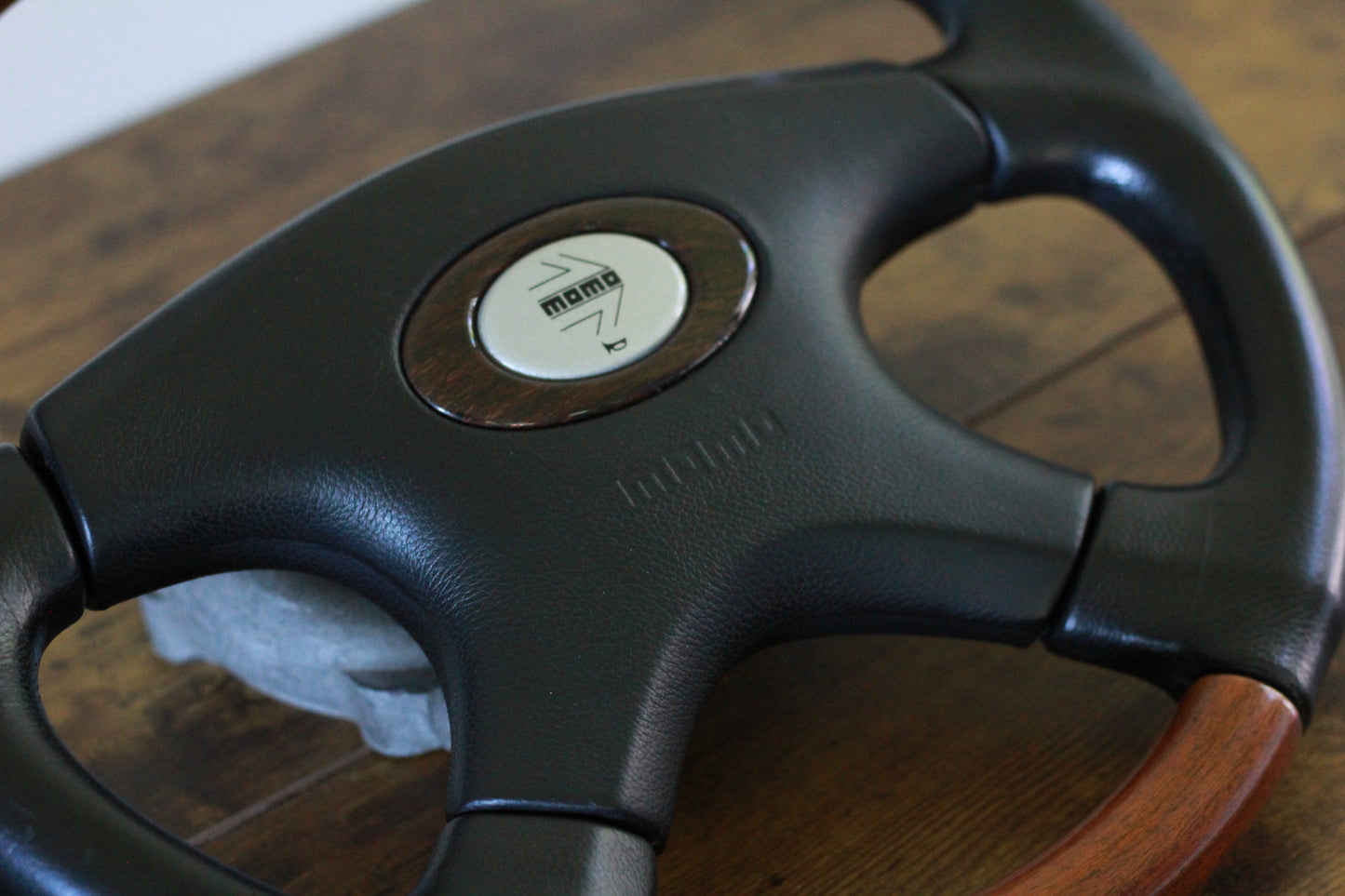 Momo Olympic Regal Leather / Mahogany Steering Wheel 360mm - Black